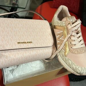 Very beautiful set only used once for a photo shoot 9:10 practically new